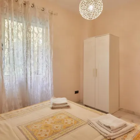 Two Bedrooms Leonor Dávalos *
