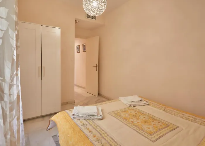 Two Bedrooms Leonor Davalos